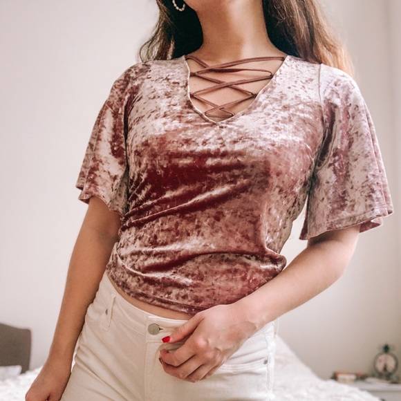 American Eagle Outfitters Tops - 💐 2 for $20! 💐 AEO Velvet top